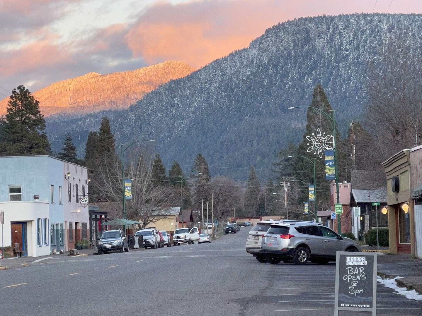 Uptown Oakridge, Oregon in winter with mountains in background